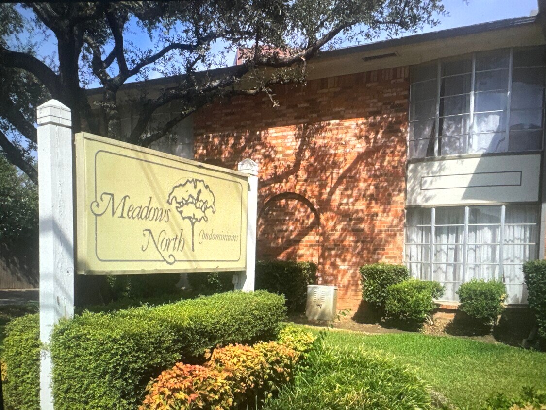 Foto principal - 8057 Meadow Rd