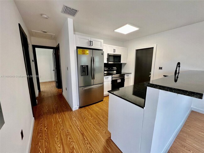 Foto del edificio - 1720 NW 68th Ter