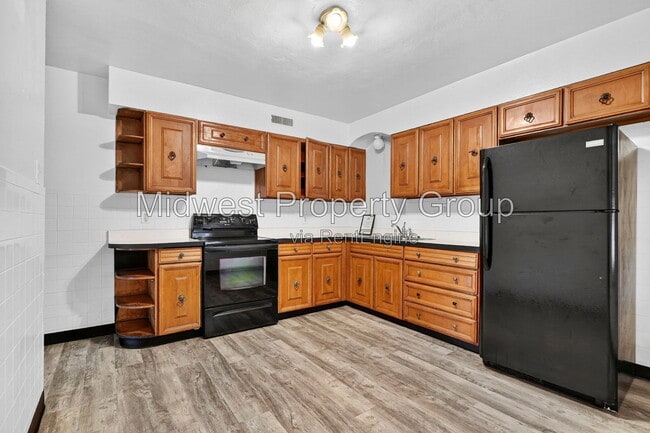 Building Photo - 8327 Sunbury Ave