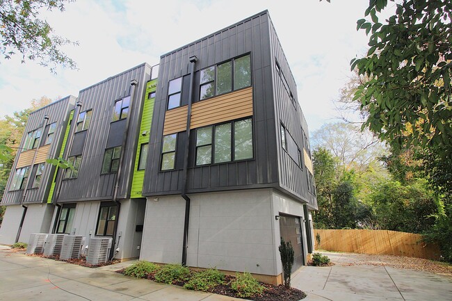 Foto del edificio - Move-in Ready Modern Townhome!!