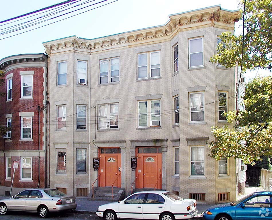 189191 Chestnut St, Chelsea, MA 02150 Rentals in Chelsea at 189191
