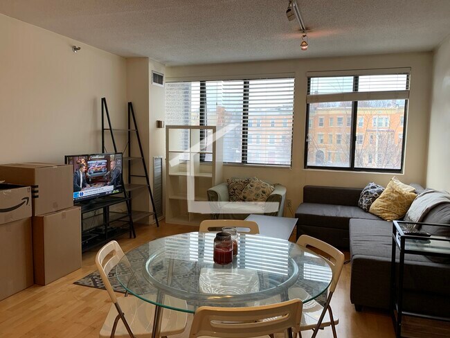 Foto del edificio - 1731 Beacon St