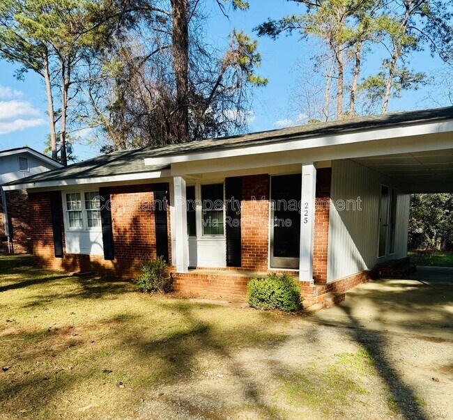 Foto del edificio - 225 Woodland Trail