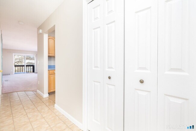 Building Photo - 2 The Hamlet