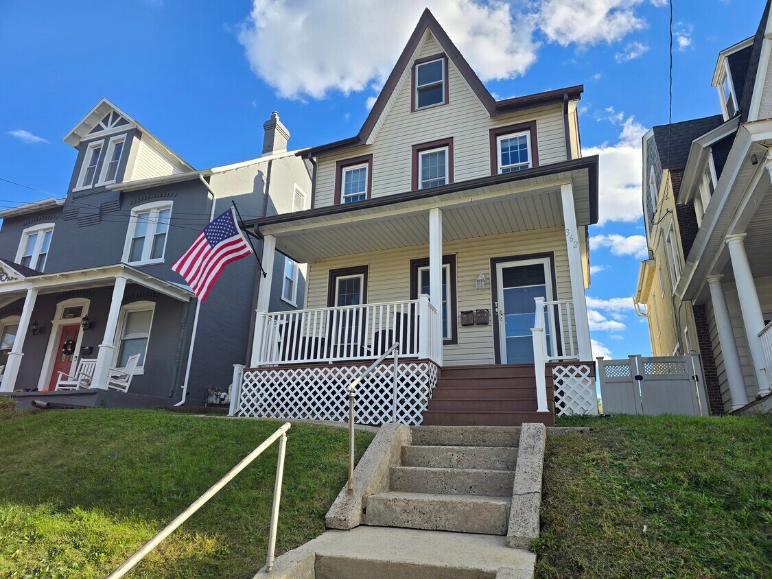 Foto principal - 362 1st Ave