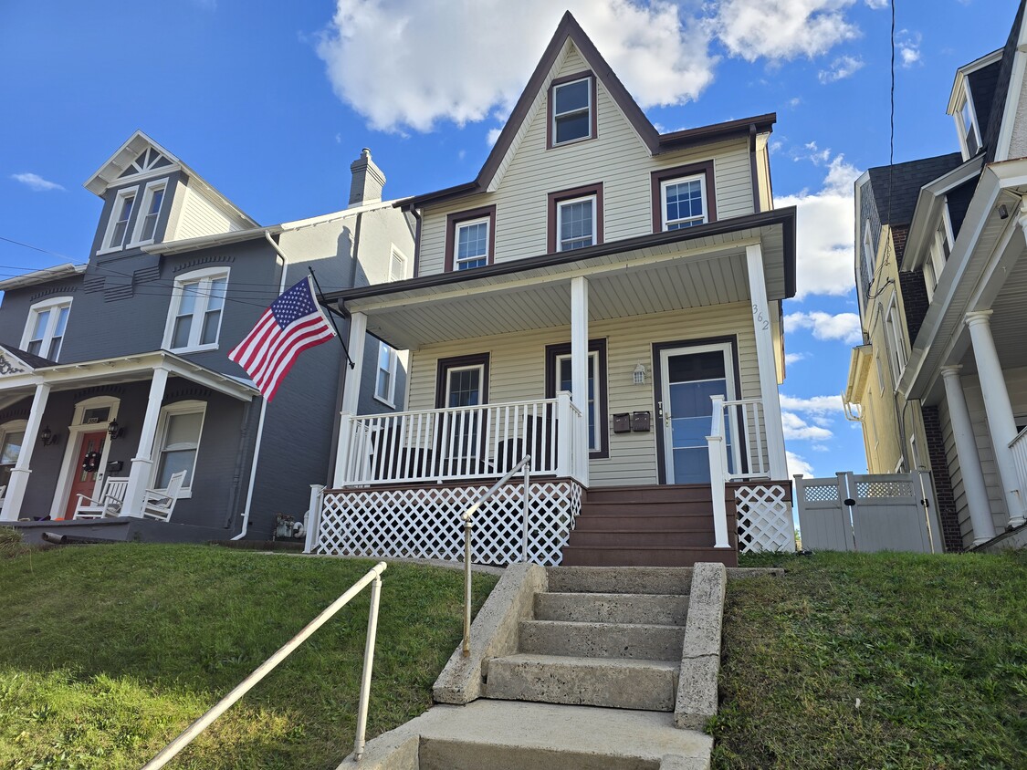 Primary Photo - 362 1st Ave