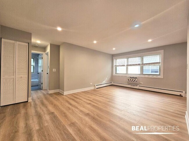 Building Photo - 1 bedroom in CHICAGO IL 60657
