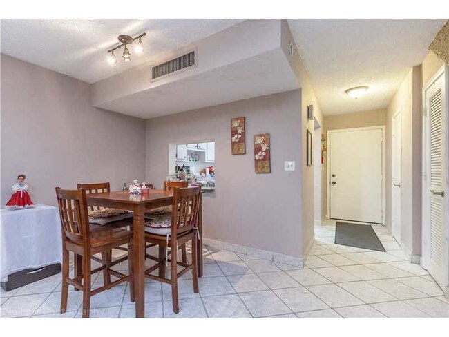 Building Photo - 6473 Racquet Club Dr