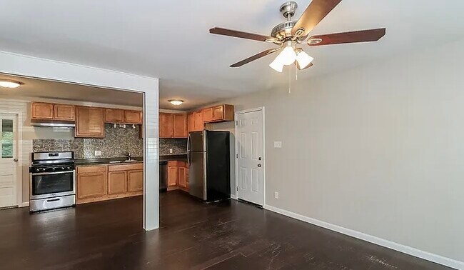 Foto del edificio - 2296 Lakewood Dr NW