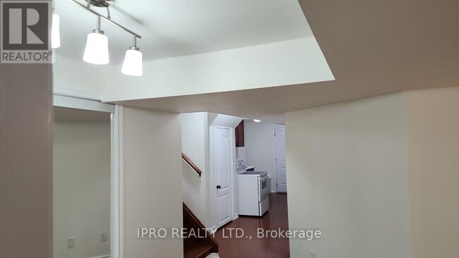 Building Photo - 36 Clarion Rd