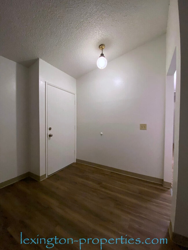 Building Photo - Charming 3 BD, 2 BA, Home with Modern Upgr...