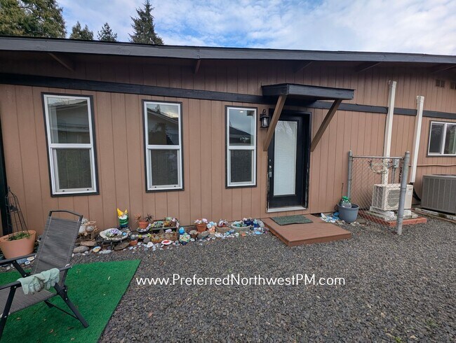 Building Photo - Modern 1 Bedroom Unit