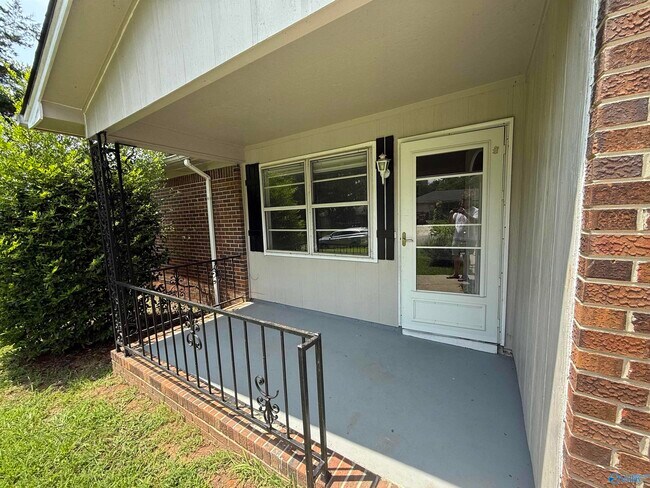 Foto del edificio - 5020 Ortega Cir NW