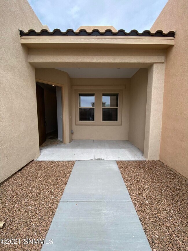 Building Photo - 4026 N Sommerset Ave