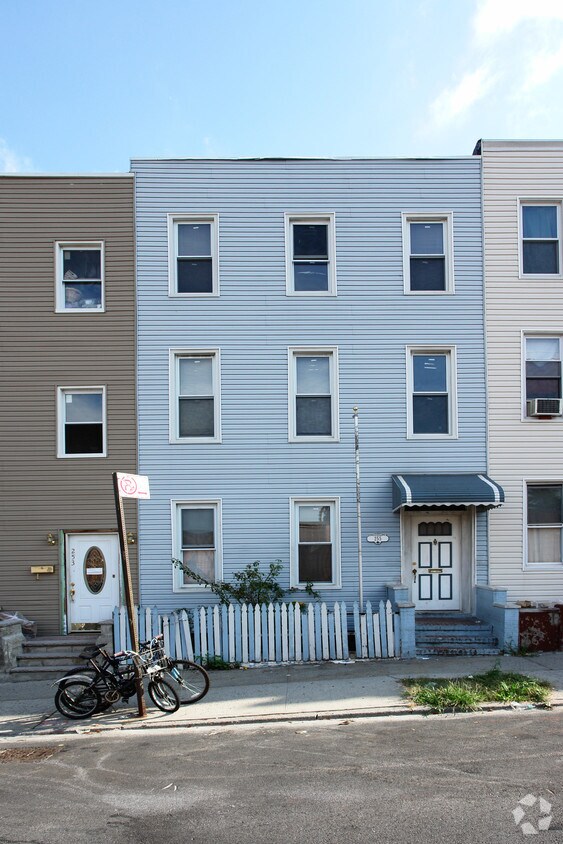 Building Photo - 255 23rd St