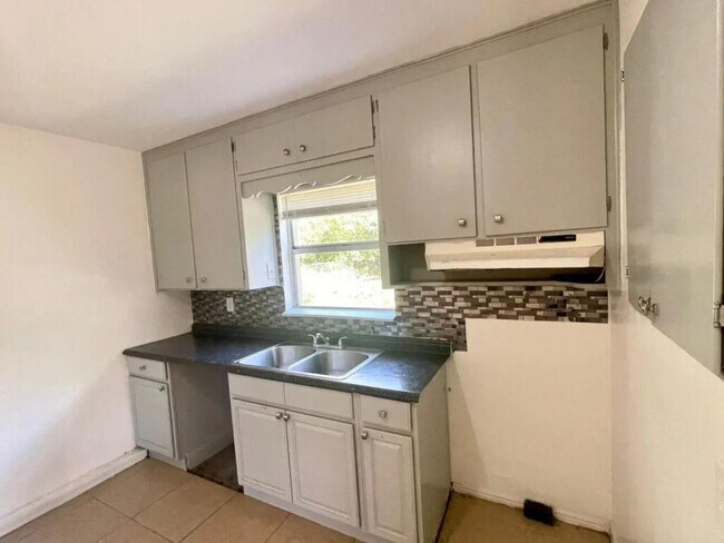 Foto del edificio - 2116 Colonial Ave