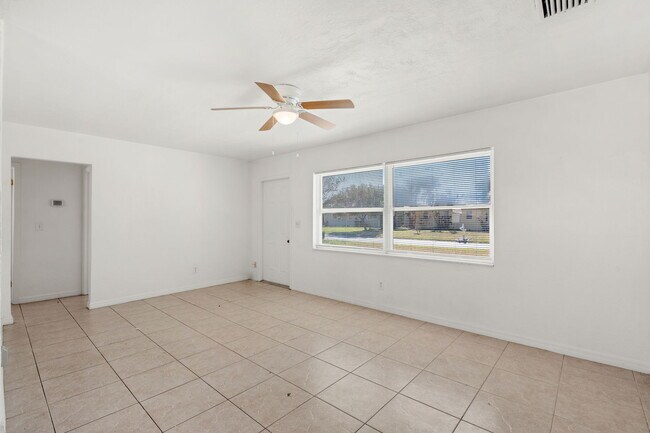 Foto del edificio - 480 Falmouth Ave