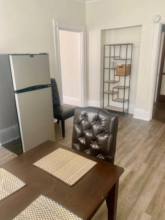 Foto del edificio - 110 Grovers Ave