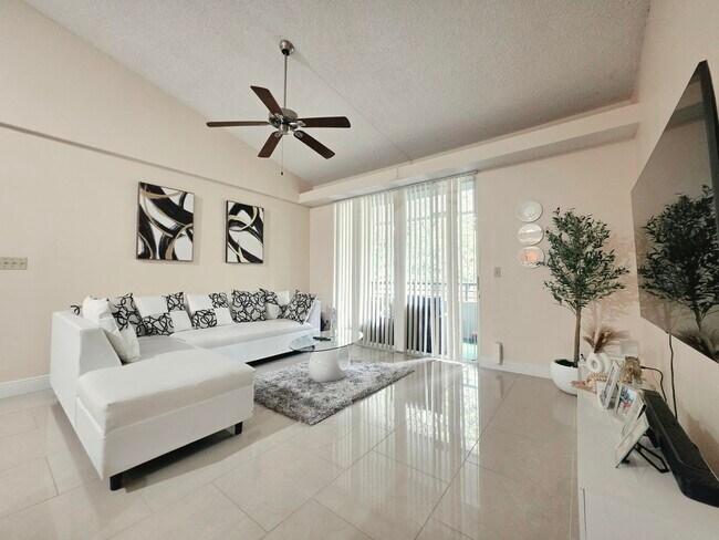 Foto del edificio - 641 Lyons Rd