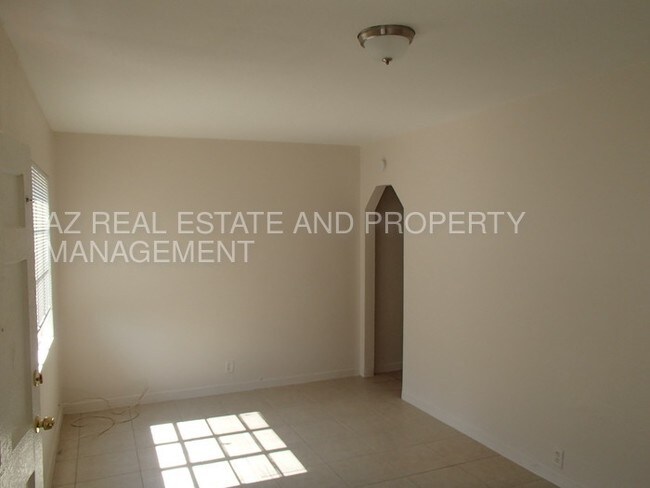 Foto del edificio - 1649 E Oak St