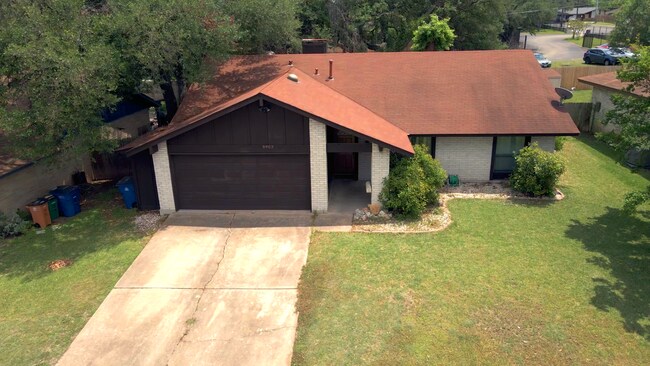 Building Photo - 8903 Briardale Dr