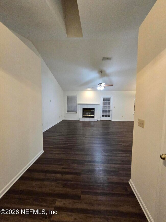 Building Photo - 9150 Camshire Dr