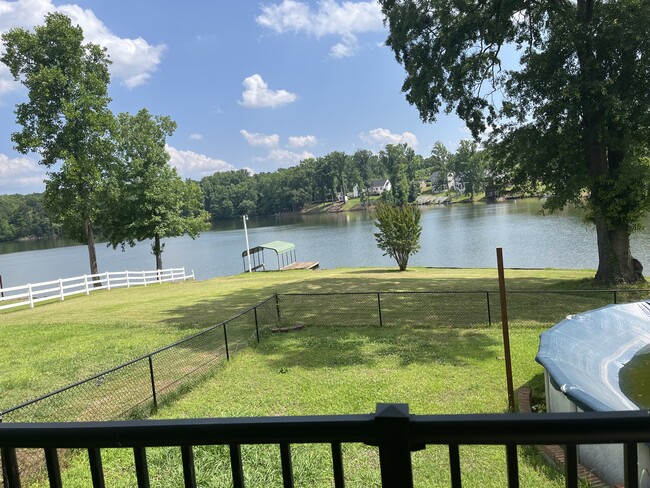 Building Photo - 571 Berry Shoals Rd