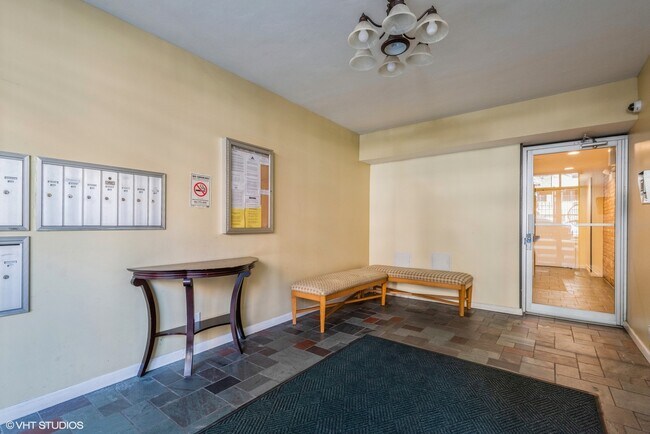 Foto del edificio - 5953 N Kenmore Ave