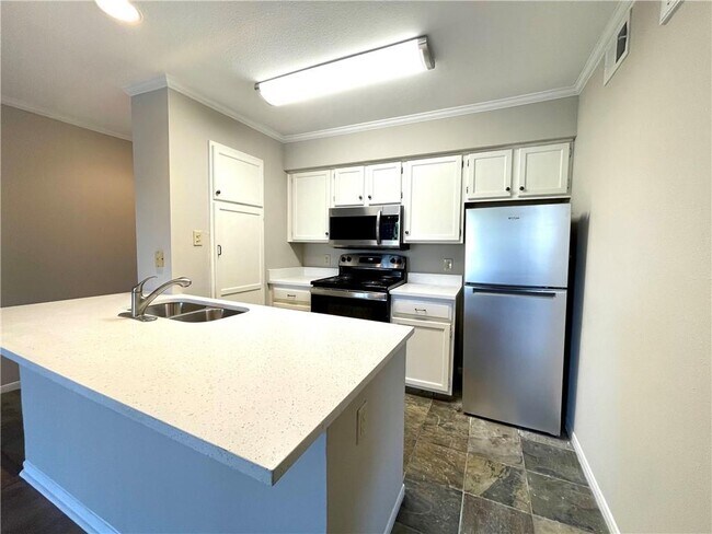 Foto del edificio - 8888 Tallwood Dr