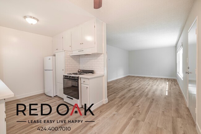 Foto del edificio - With Modern Finishes, the Unit Provides a ...