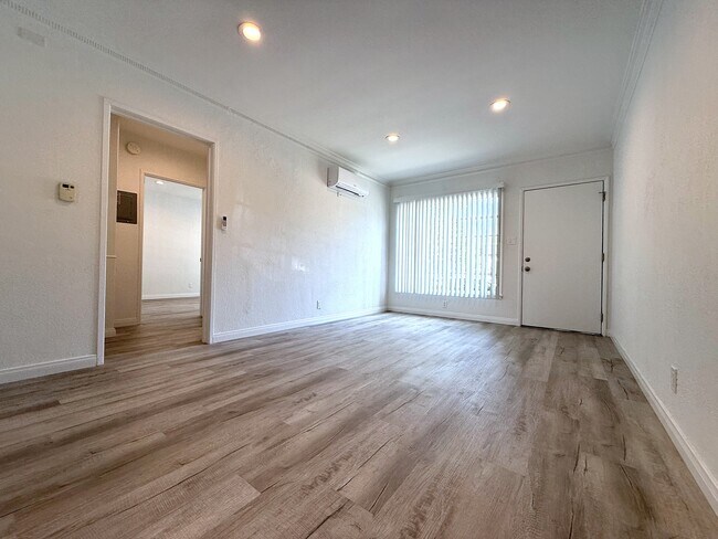 Foto del edificio - 5670 San Vicente Blvd