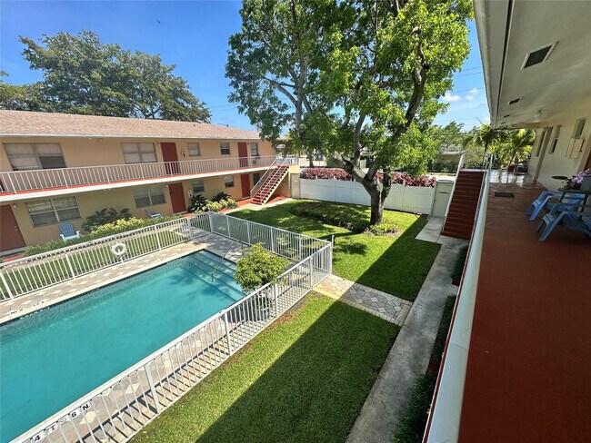 Foto del edificio - 305 NE 16th St