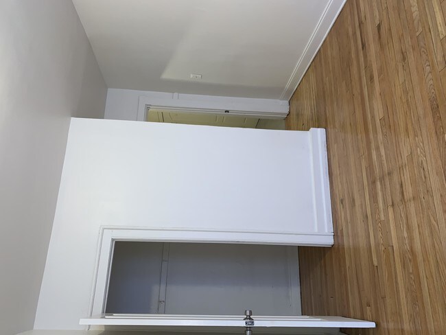 Building Photo - 3 bedroom in Chicago IL 60619