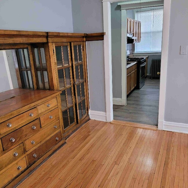 Building Photo - 4819 S King Dr