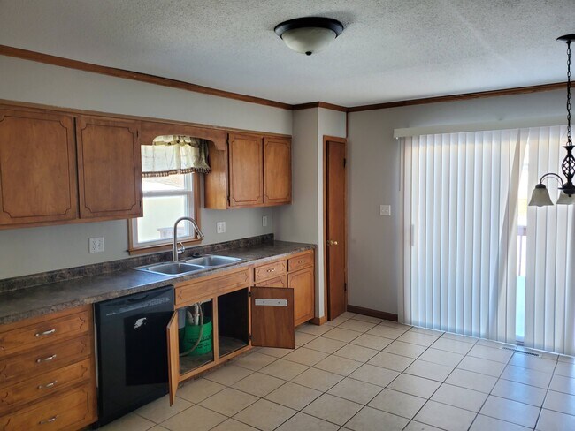 Foto del edificio - 3234 Kinsey Ave