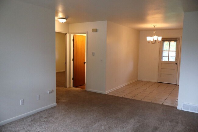 Foto del edificio - 3210 E Locust St