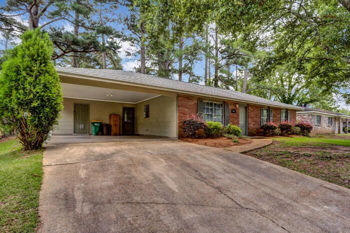 Primary Photo - Beautiful Home for Lease!