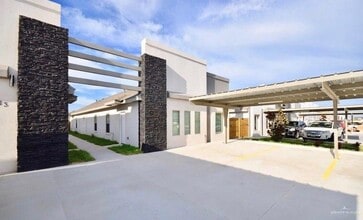 Building Photo - 1716 W Garrison Dr