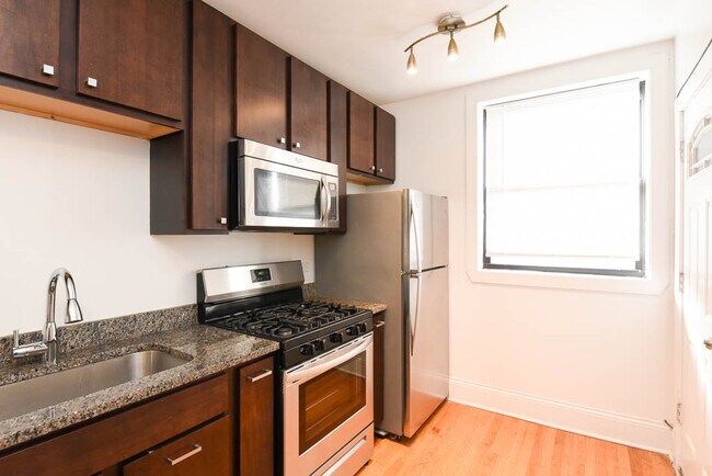 Building Photo - 4746 S Woodlawn Ave