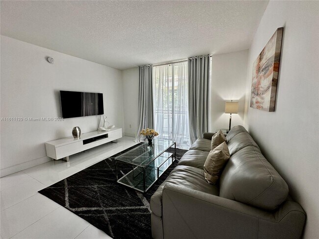 Foto del edificio - 2775 NE 187th St
