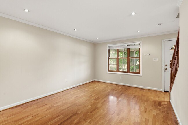 Foto del edificio - 627 N Alfred St