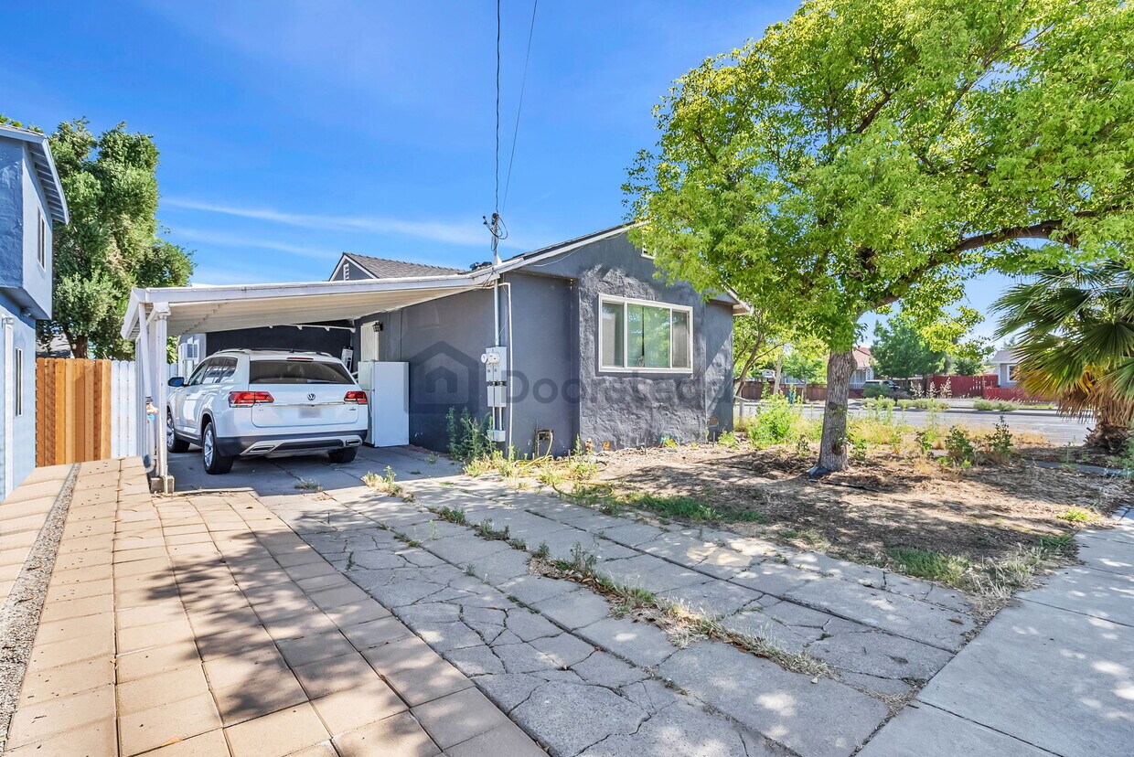 Primary Photo - 1104 W 9th St