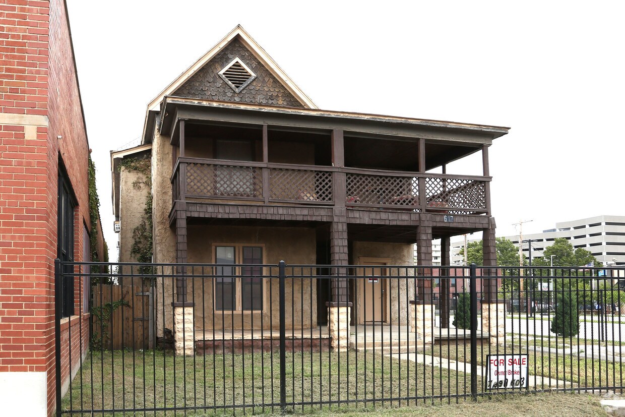 Building Photo - 617 W California Ave