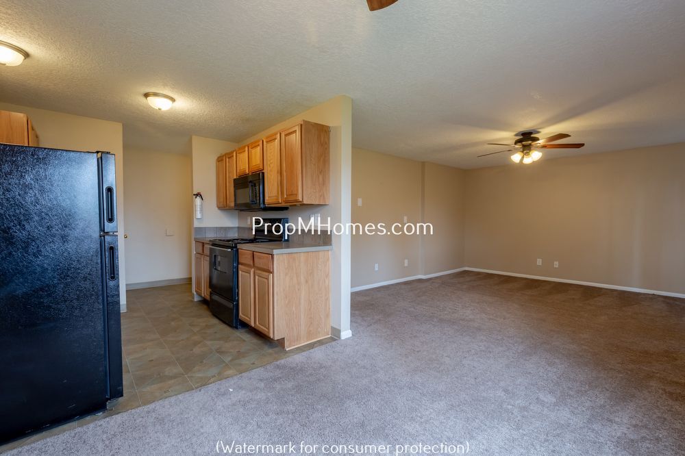 Primary Photo - 1549 N Manzanita St