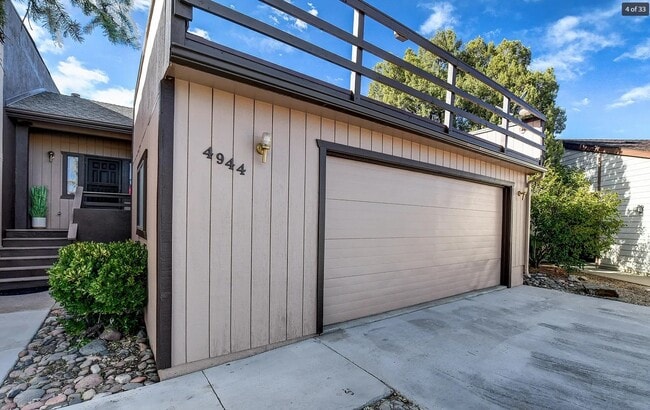 Foto del edificio - 4944 Summit Cir