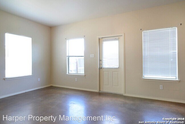 Foto del edificio - 3 br, 2.5 bath House - 7230 Golf Way Unit 1