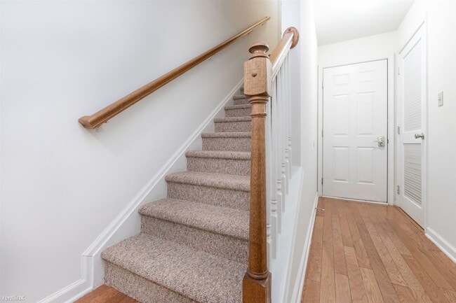 Building Photo - 3 br, 3.5 bath Townhome - 830 Walnut Stree...
