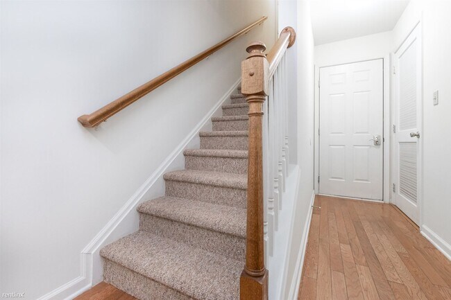 Foto del edificio - 3 br, 3.5 bath Townhome - 830 Walnut Stree...