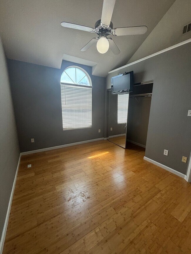 Foto del edificio - 303 Settlers Park Dr