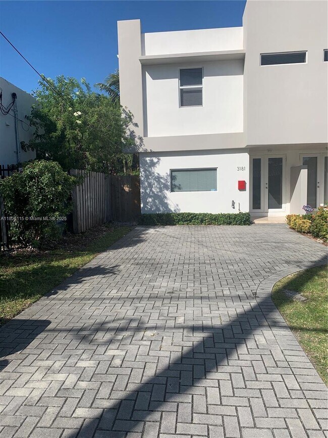Foto del edificio - 3181 SW 24th St